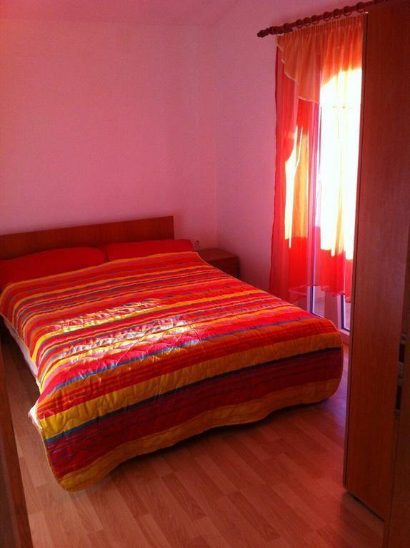 Apartments Ella Ližnjan Chambre photo
