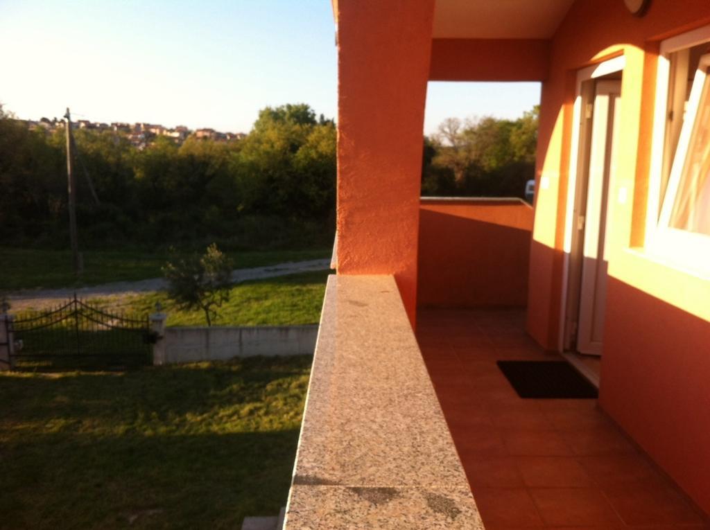 Apartments Ella Ližnjan Chambre photo